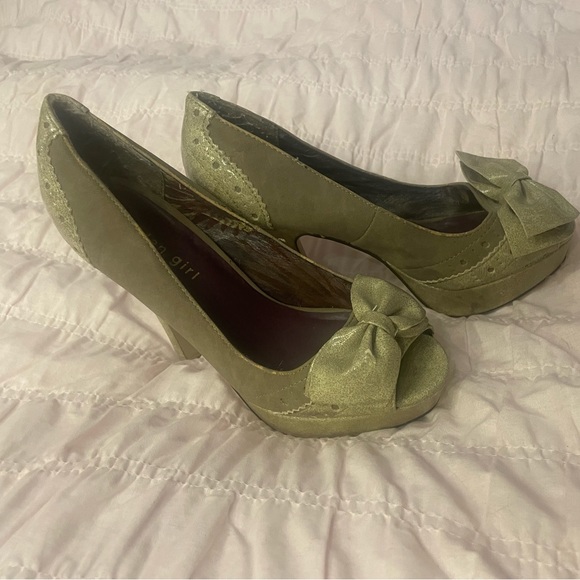 Madden Girl Tan Bow Heels - Picture 2 of 4